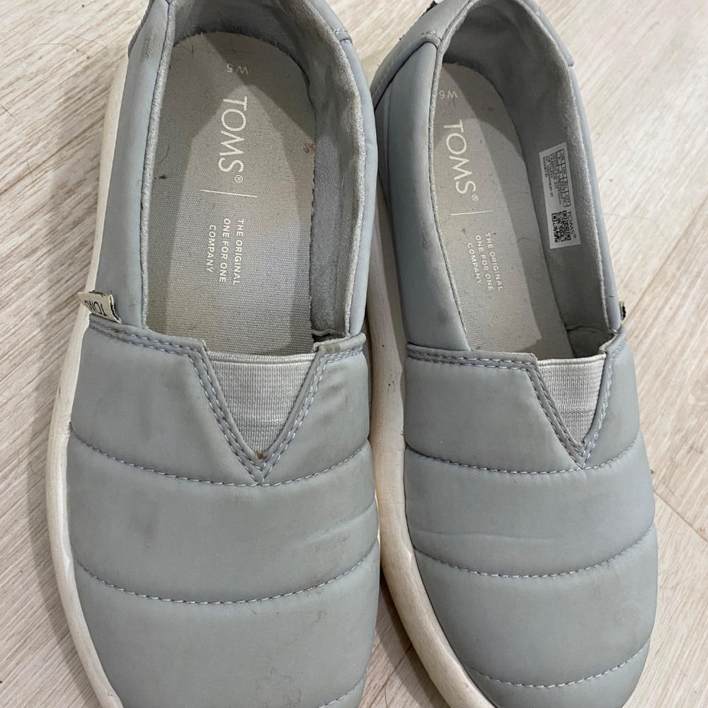 Toms - Picture 2 of 2